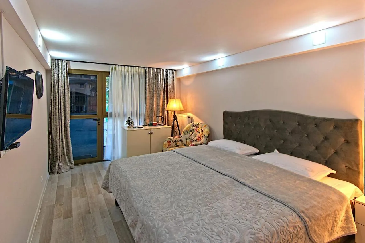Inn Sakhli At Chavchavadze Ave 15 Hotel Tbilisi